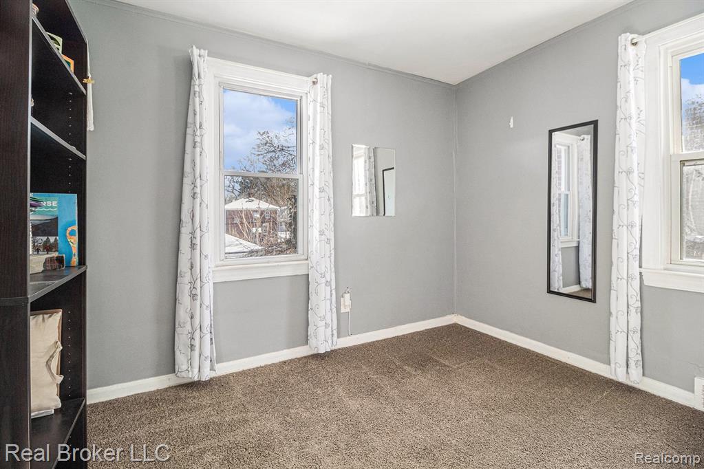 15390 Auburn Street, Detroit, MI 48223 — Photo 11