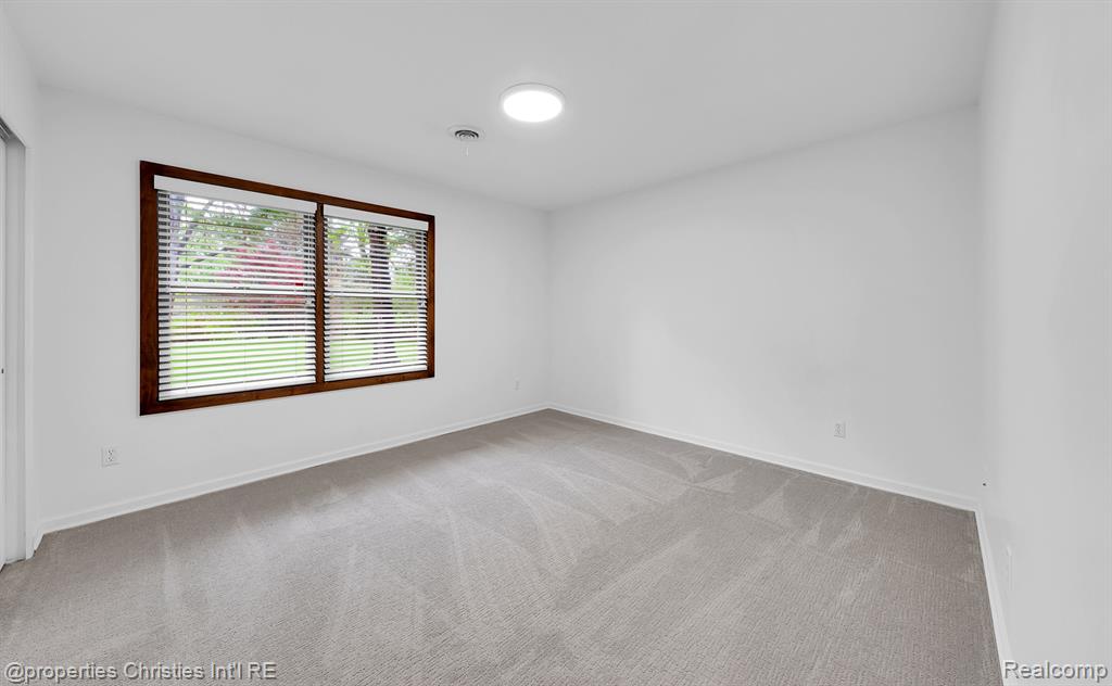 561 Yorkton Lane, Bloomfield Hills, MI 48304 — Photo 27