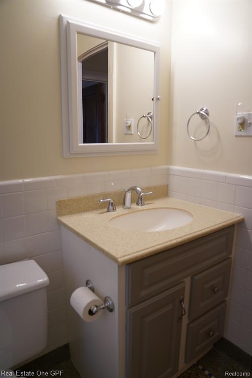 909 NOTTINGHAM Road, Grosse Pointe Park, MI 48230 — Photo 16
