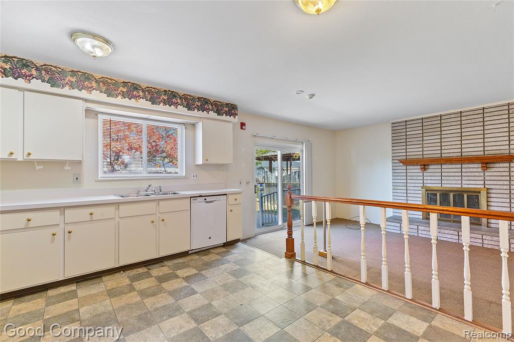 22048 Hampton Court, Woodhaven, MI 48183 — Photo 10