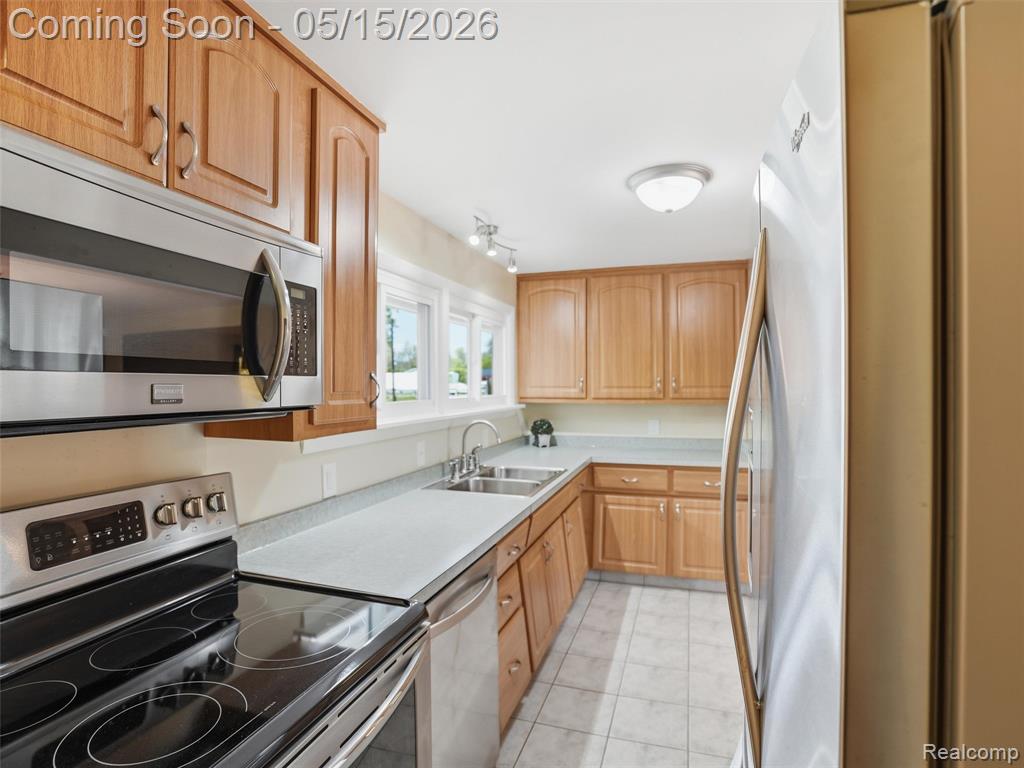 8645 Fieldcrest Drive, Brighton, MI 48116 — Photo 10