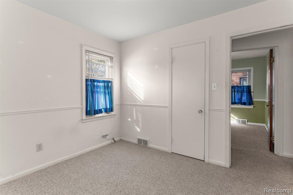 843 MAYBURN Street, Dearborn, MI 48128 — Photo 18