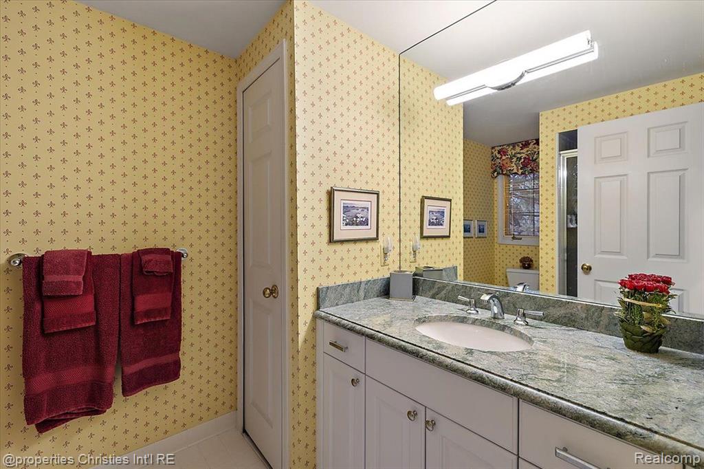 5579 Pine Brooke Court, Bloomfield Hills, MI 48304 — Photo 34