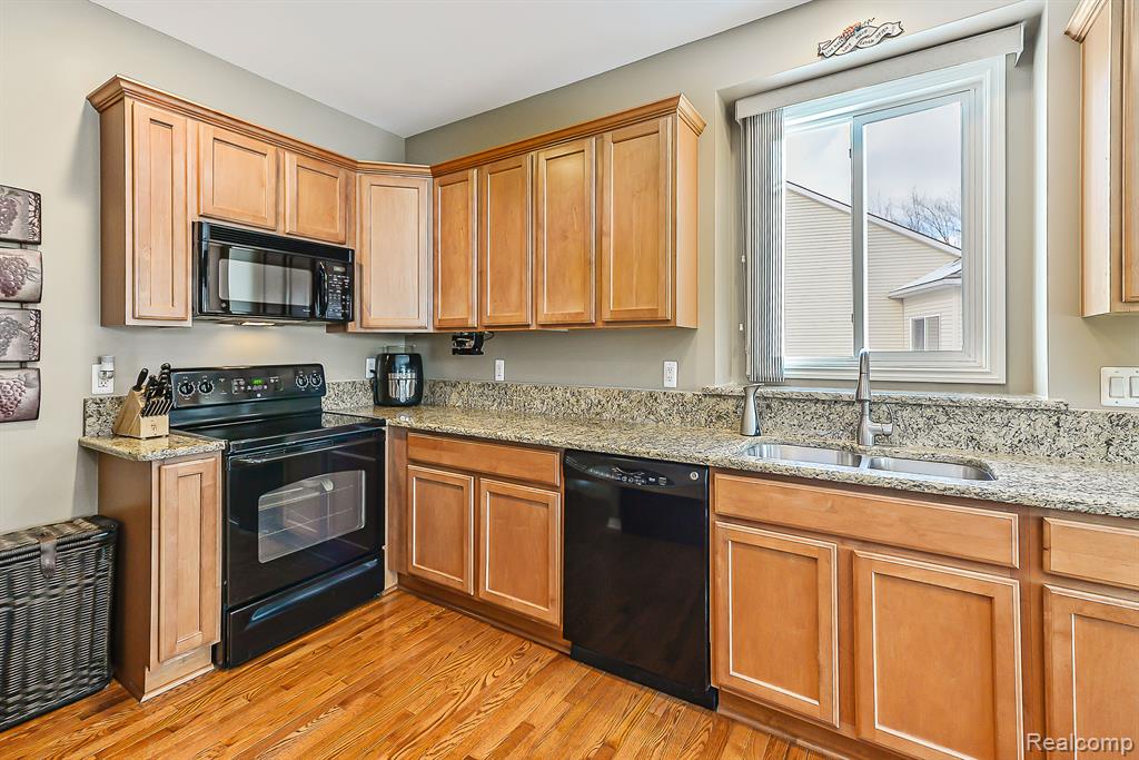 24624 ROSEMONT Drive, South Lyon, MI 48178 — Photo 7
