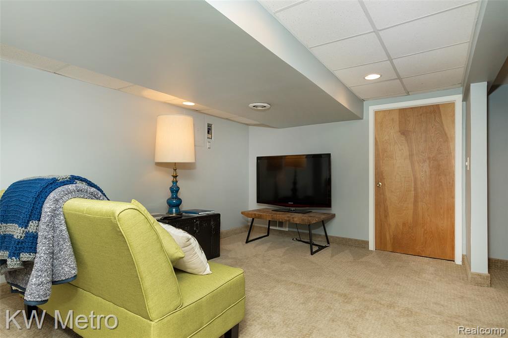 635 Timberline Drive, Rochester Hills, MI 48309 — Photo 39