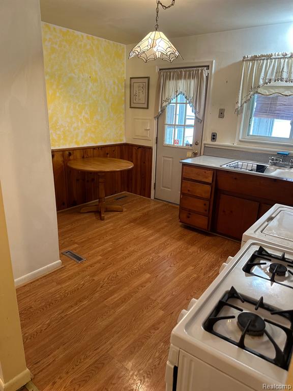 4976 BEDFORD Street, Dearborn Heights, MI 48125 — Photo 5