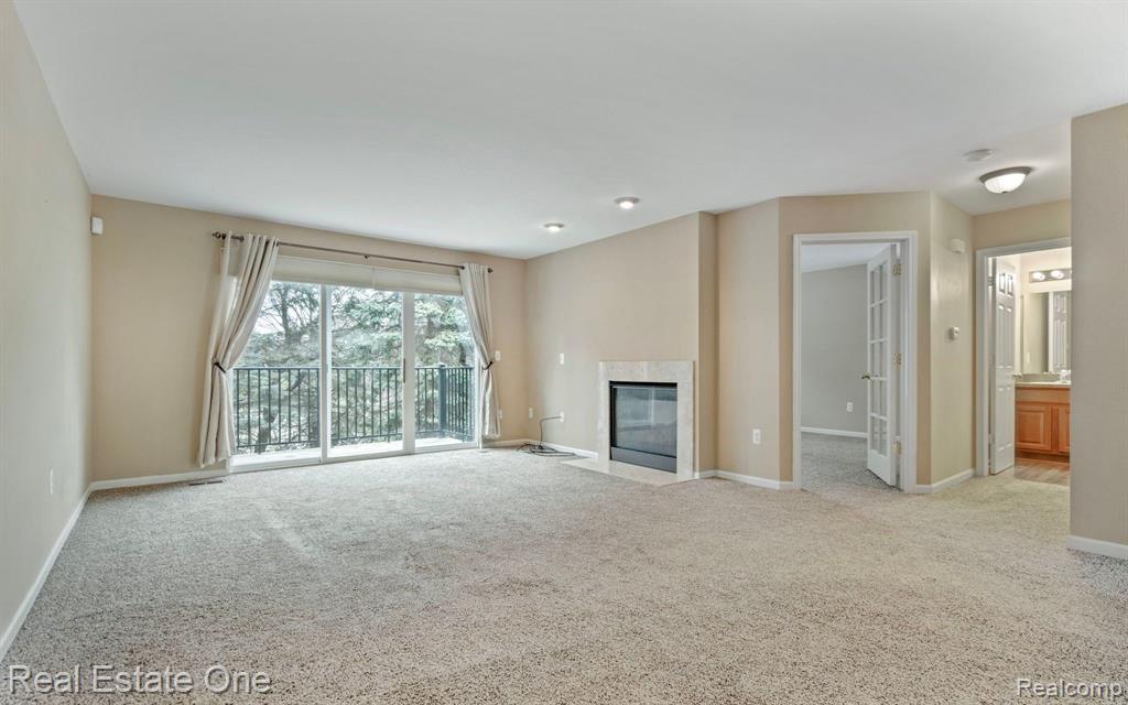 6975 EDGEWATER Drive, Troy, MI 48085 — Photo 4