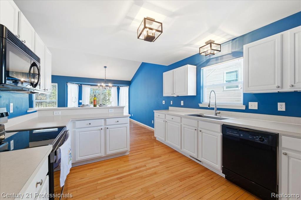 3895 Arbor Drive, Auburn Hills, MI 48326 — Photo 15