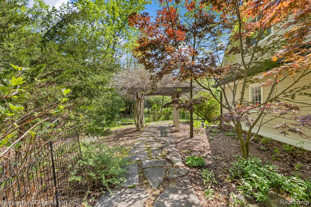 1041 Greentree Road, Bloomfield Hills, MI 48304 — Photo 68