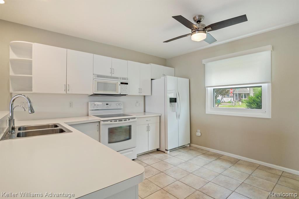 8518 CASCADE Street, Commerce Twp, MI 48382 — Photo 4