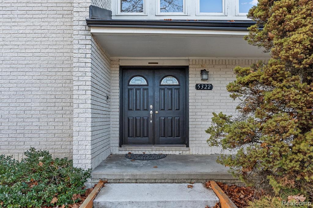 5322 Pond Bluff Drive, West Bloomfield, MI 48323 — Photo 4