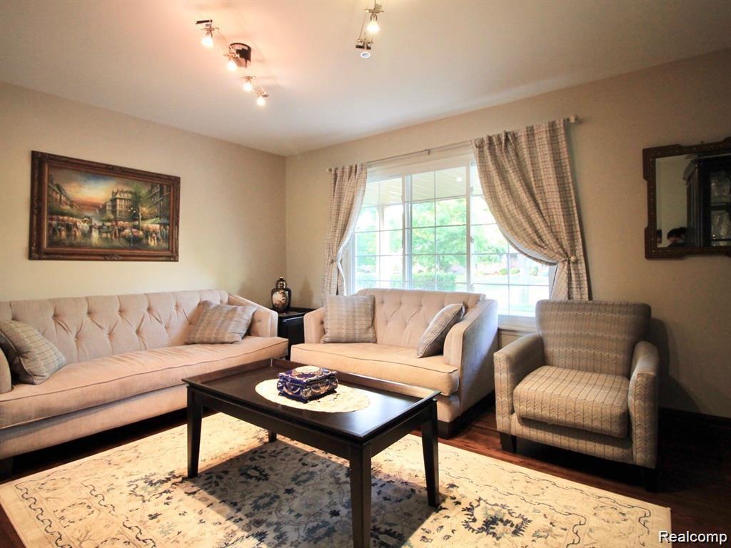 5363 English Drive, Troy, MI 48085 — Photo 3