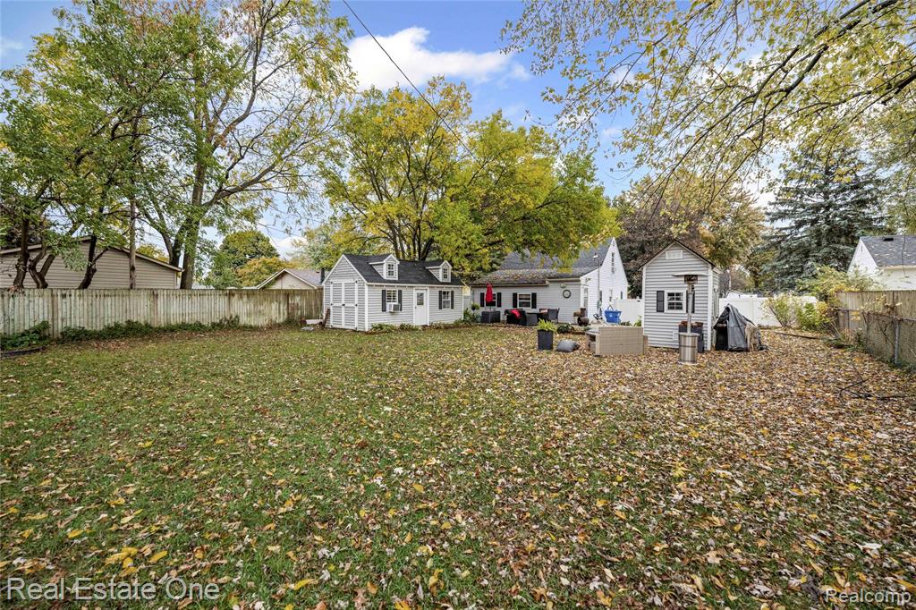 881 Tyrone Avenue, Waterford, MI 48328 — Photo 7