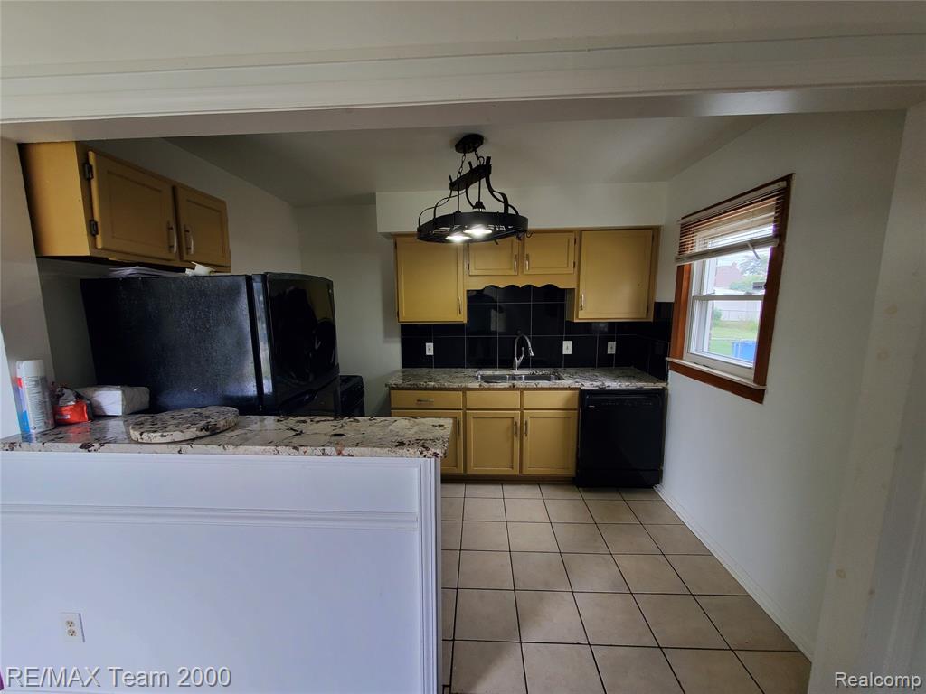 6985 N VERNON Street, Dearborn Heights, MI 48127 — Photo 6