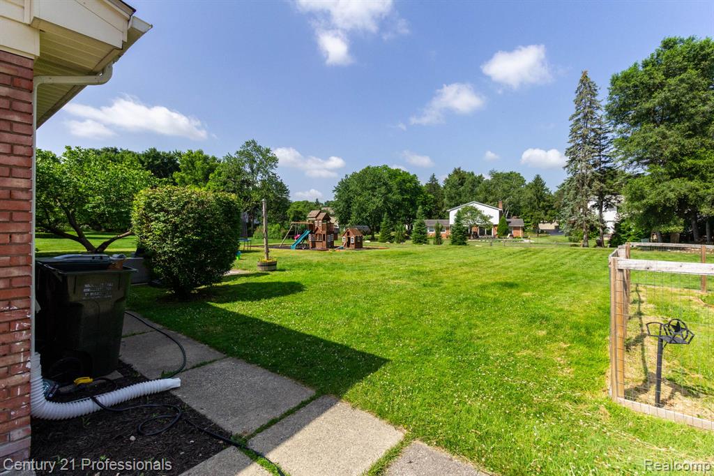 671 Bridgestone Drive, Rochester Hills, MI 48309 — Photo 44