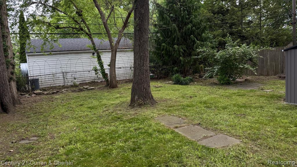 648 W HAZELHURST Street, Ferndale, MI 48220 — Photo 24