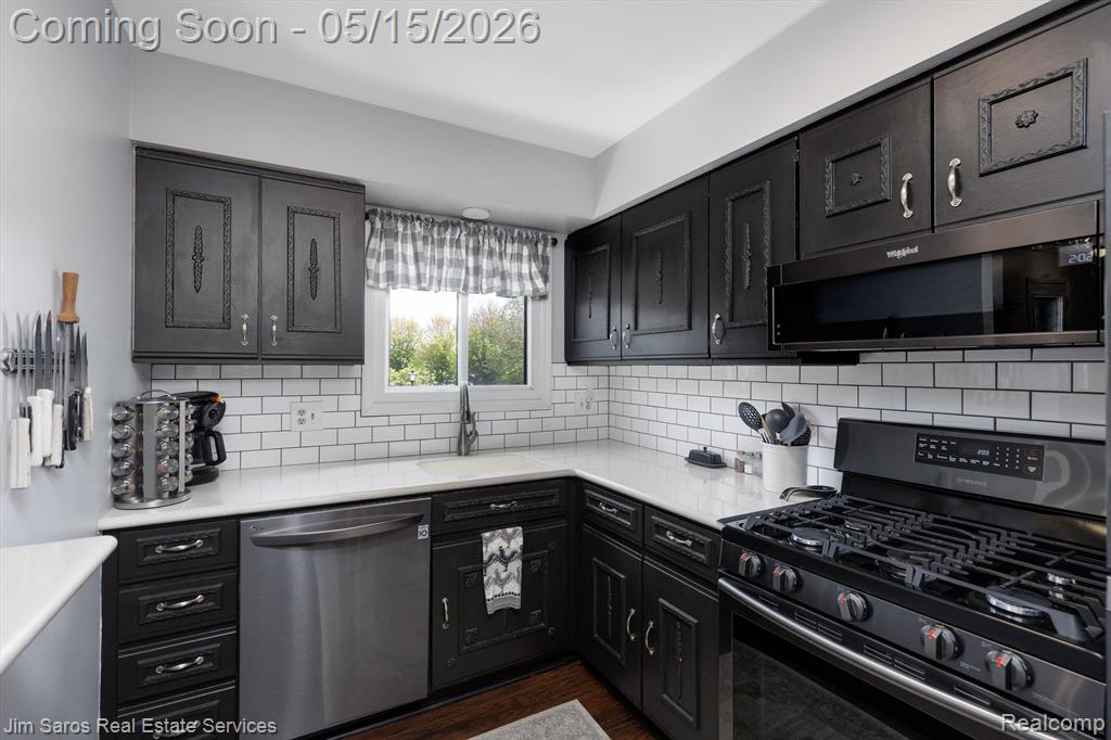 1089 COUNTRY CLUB Drive, Saint Clair Shores, MI 48082 — Photo 9
