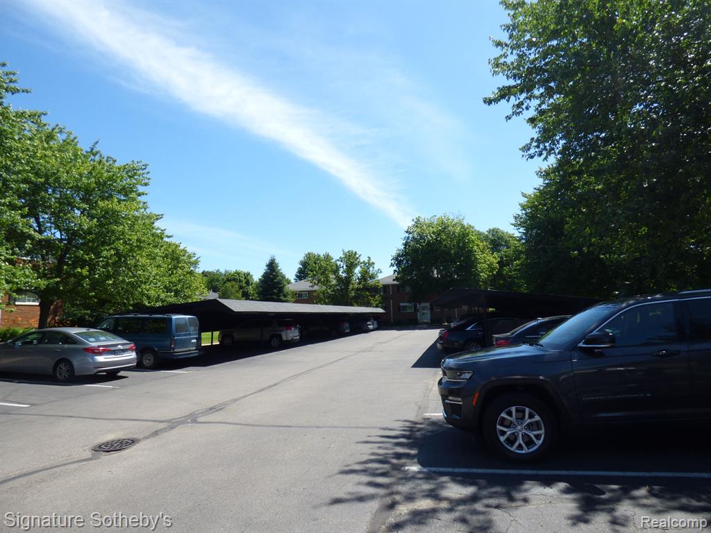 640 E FOX HILLS Drive, Bloomfield Hills, MI 48304 — Photo 21