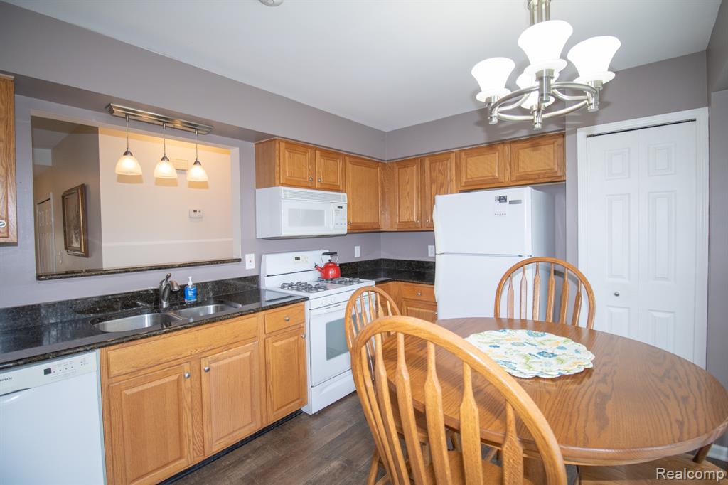 4102 Hunters Circle E, Canton, MI 48188 — Photo 13