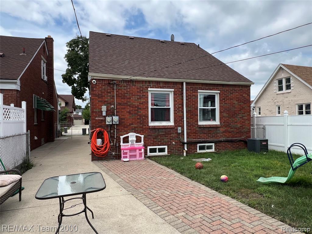 6410 Orchard Avenue, Dearborn, MI 48126 — Photo 36