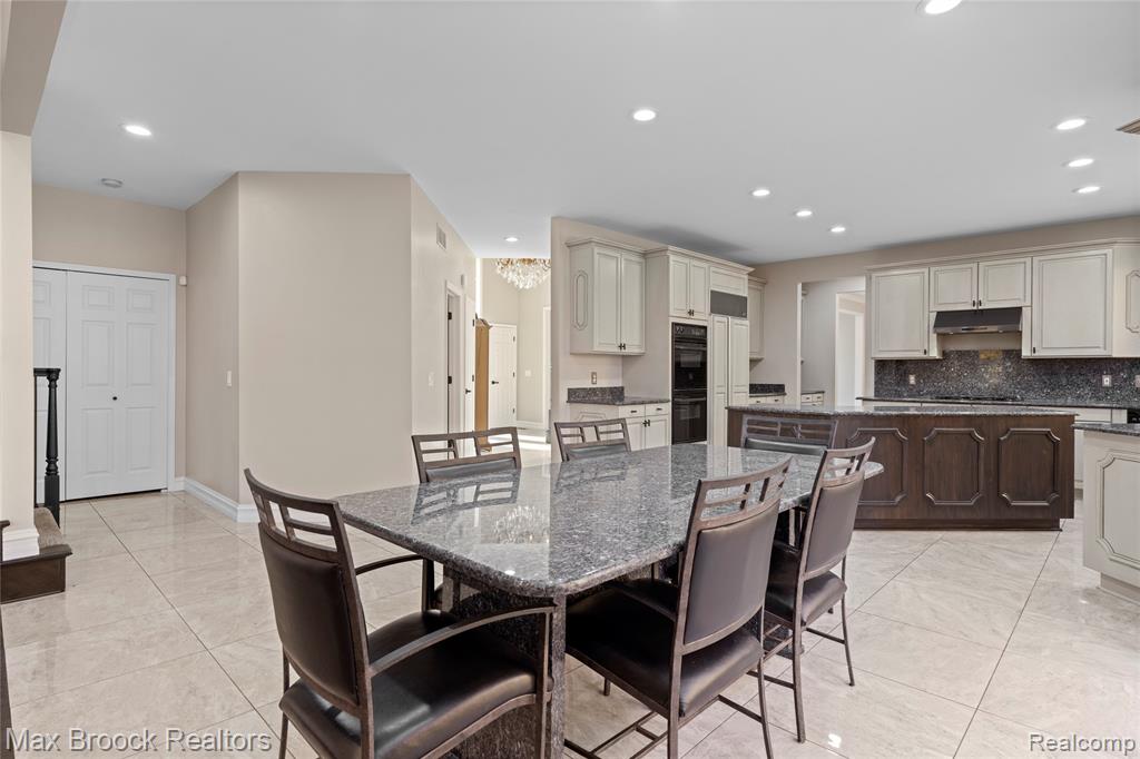 6986 Crosswell Drive, West Bloomfield, MI — Photo 20