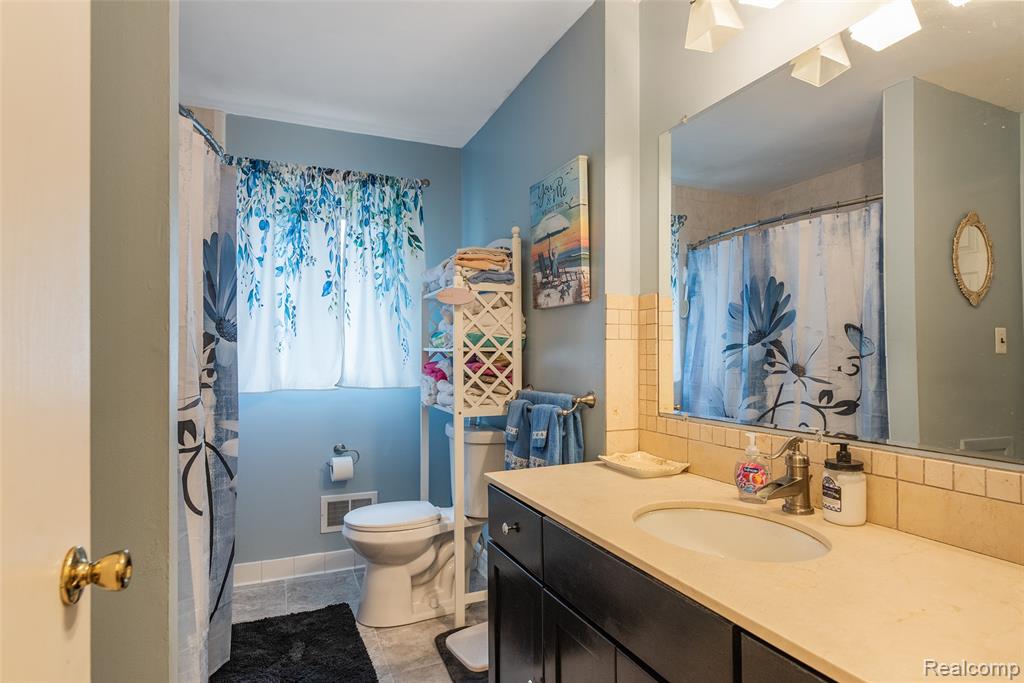 4245 Bunker Avenue, West Bloomfield, MI 48323 — Photo 9