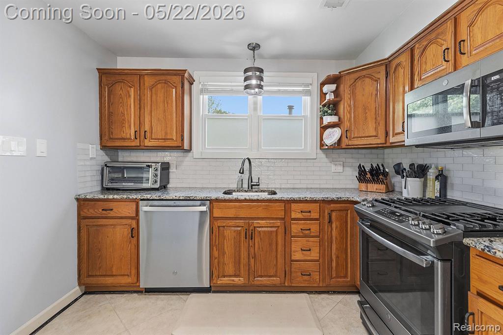 156 Moross Street, Mount Clemens, MI 48043 — Photo 12