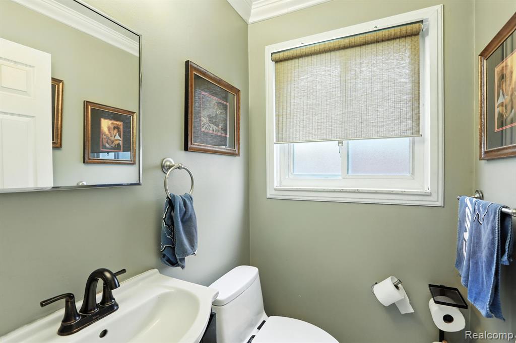 4761 Fox Hill Drive, Sterling Heights, MI 48310 — Photo 16
