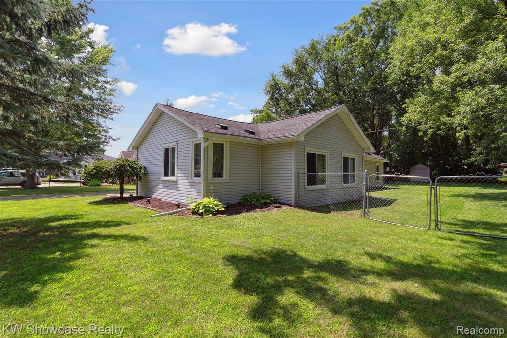 890 FARNSWORTH Road, White Lake, MI — Photo 38