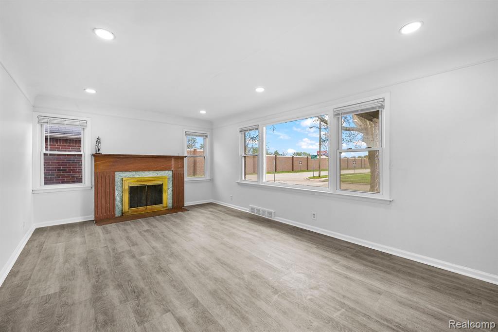 839 E HAYES Avenue, Hazel Park, MI 48030 — Photo 7