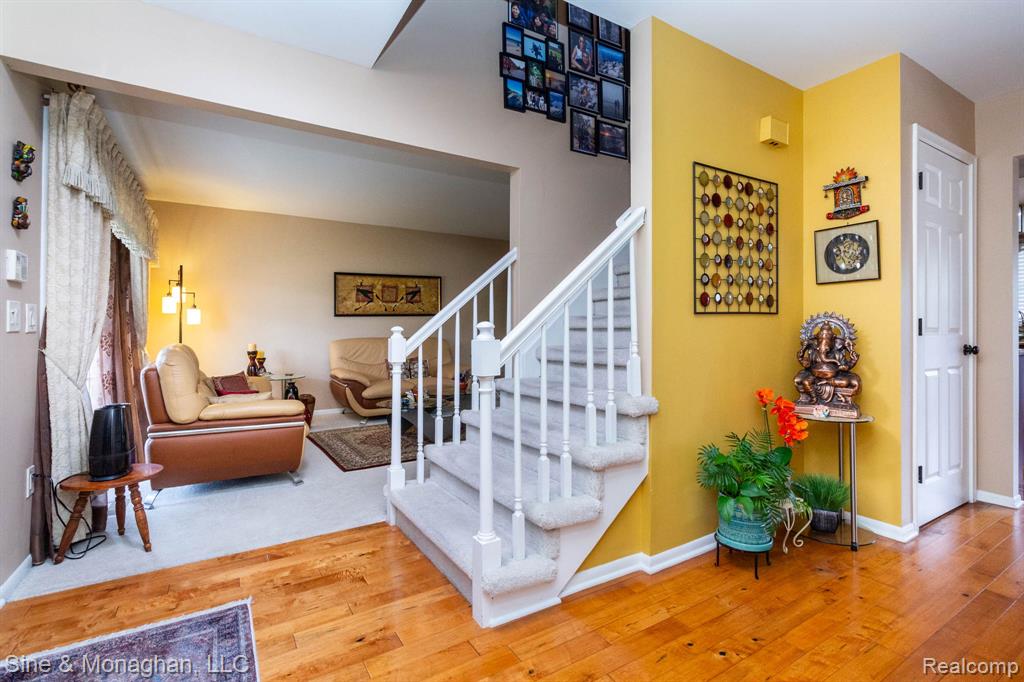 5082 Westmoreland Drive, Troy, MI 48085 — Photo 2