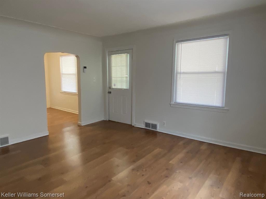 8662 PAIGE Avenue, Warren, MI 48089 — Photo 3