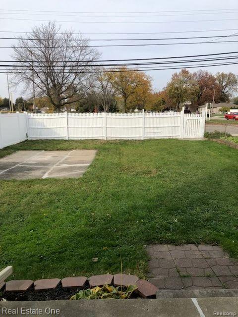 660 SAINT JOHNS Street, Wyandotte, MI 48192 — Photo 39