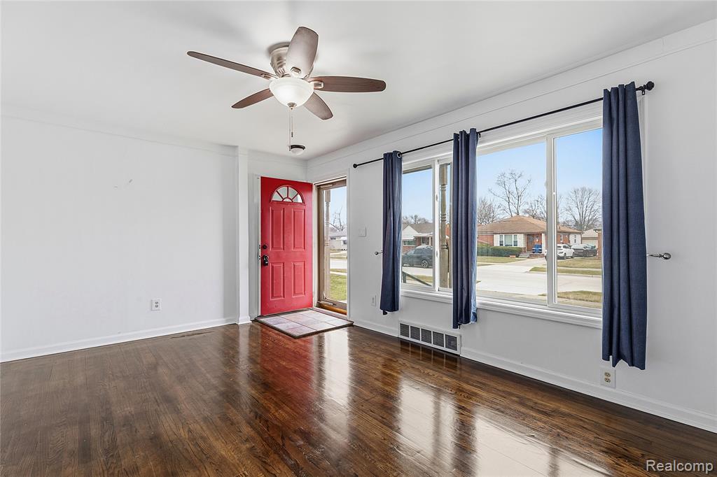 6457 Deering Street, Garden City, MI — Photo 4