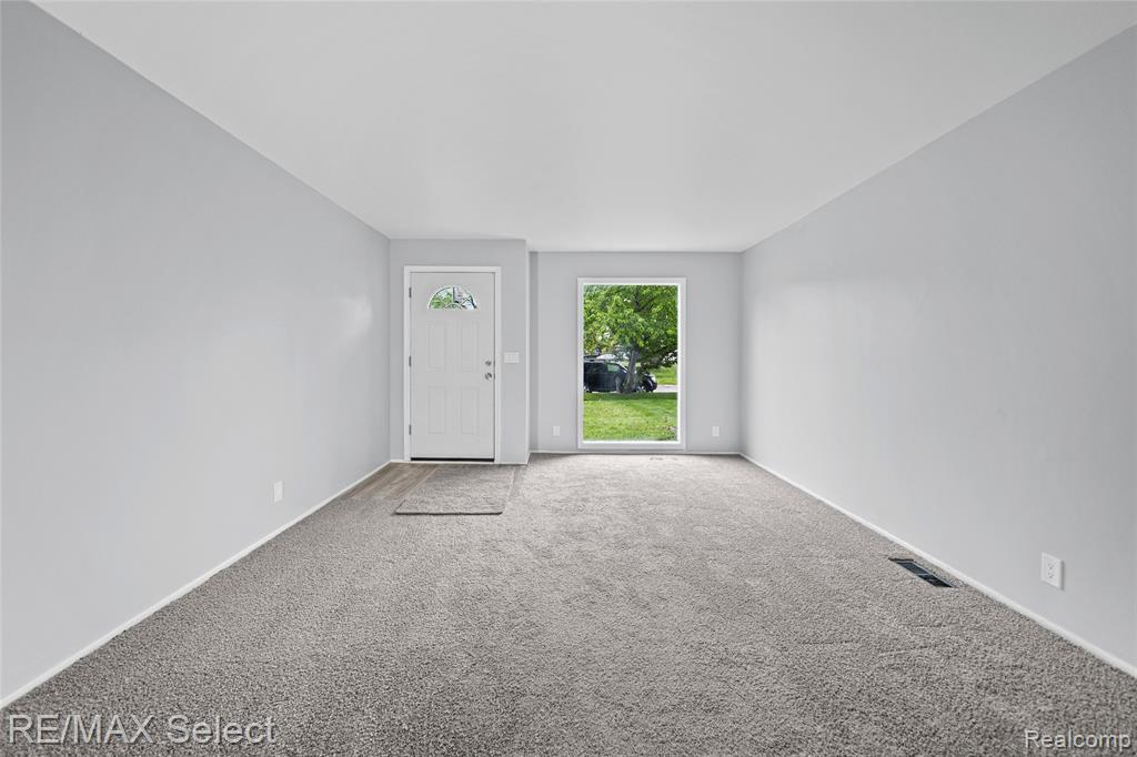 4020 Park Forest Drive Drive, Flint, MI 48507 — Photo 8