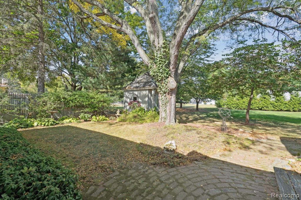 915 E River Road, Flushing, MI 48433 — Photo 50