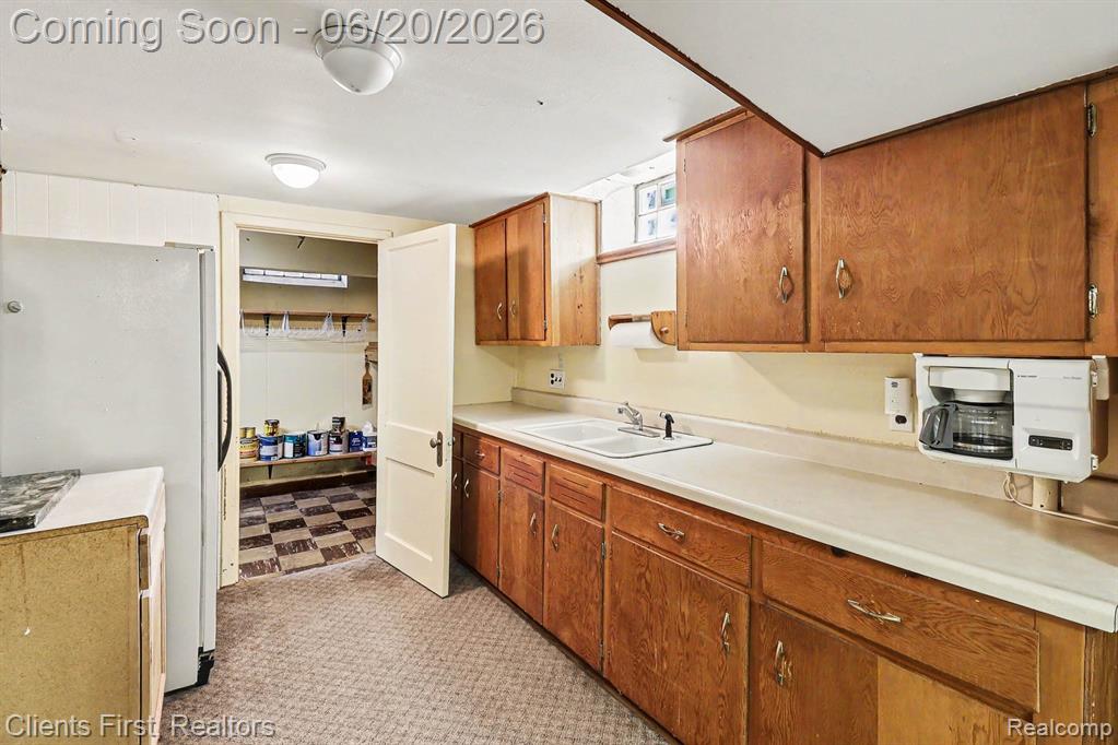 8260 Arnold Street, Dearborn Heights, MI 48127 — Photo 24