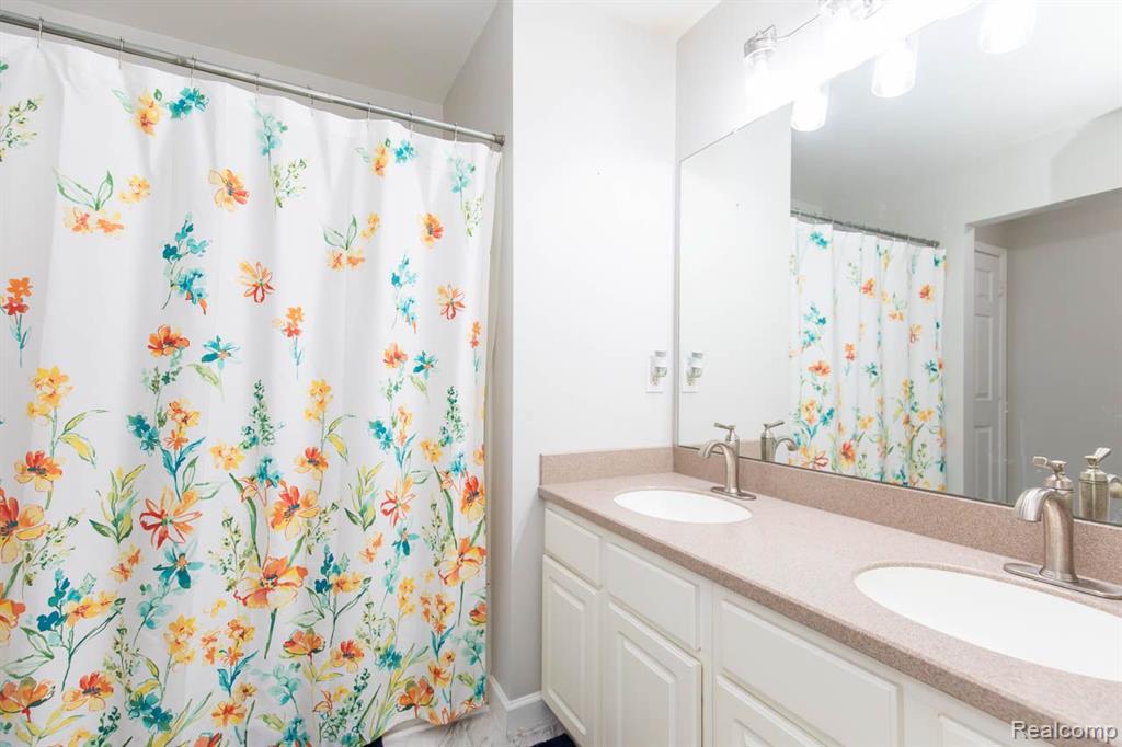 581 CHERRY ORCHARD Road, Canton, MI 48188 — Photo 41