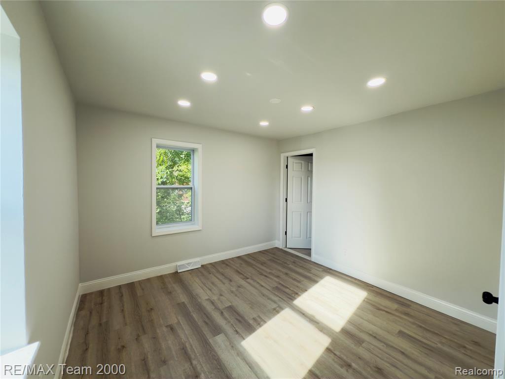 5729 S Beech Daly Street, Dearborn Heights, MI 48125 — Photo 21