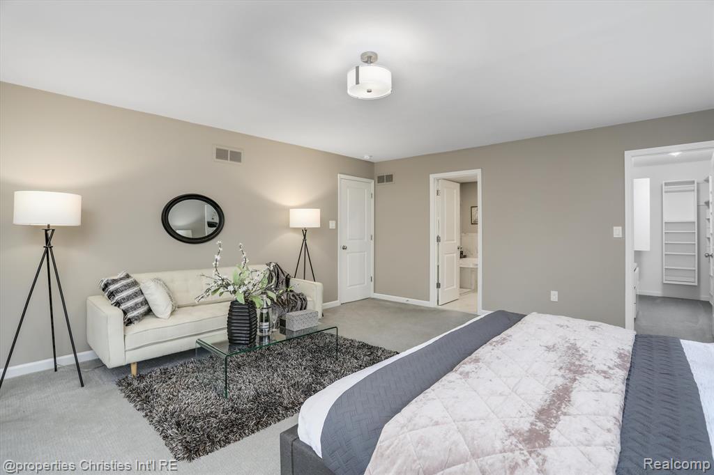 5896 NANEVA Court, West Bloomfield, MI — Photo 28