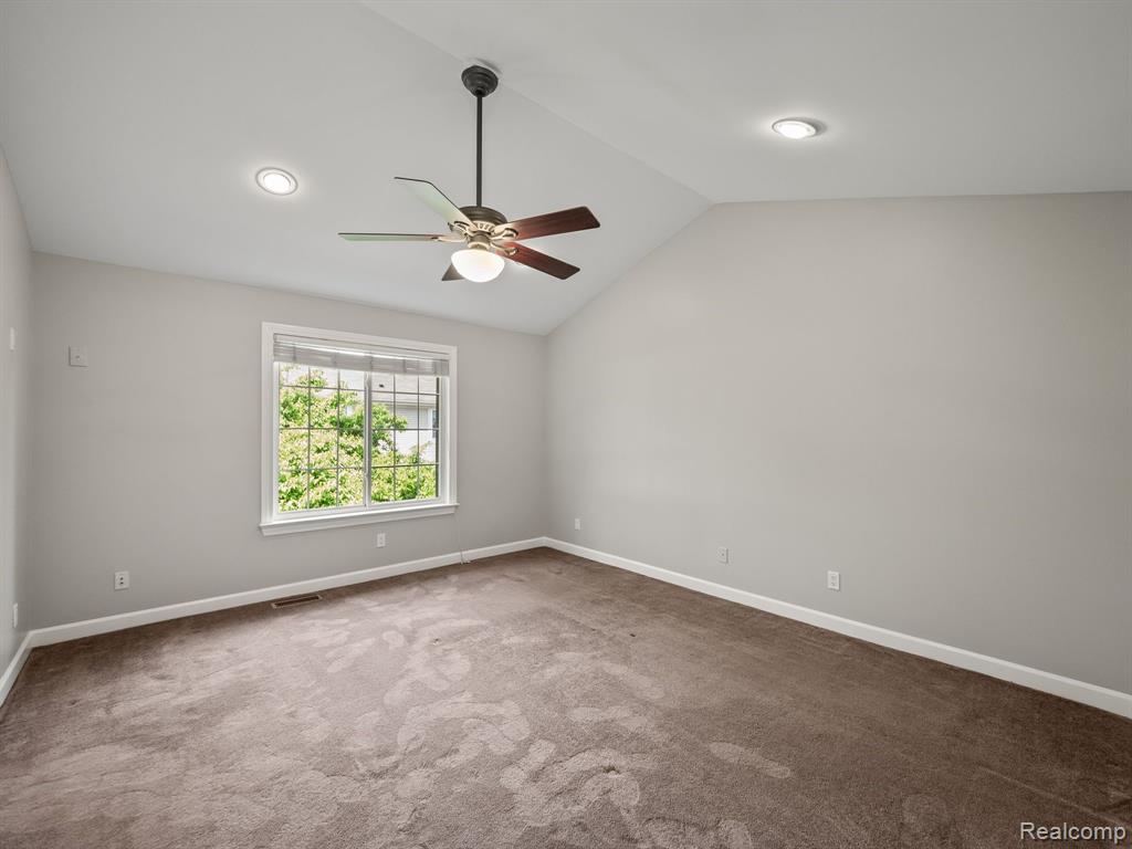 617 JAMES Circle, Royal Oak, MI 48067 — Photo 13