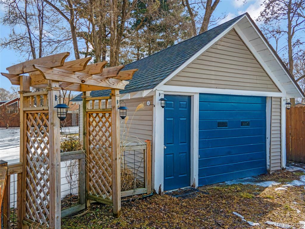 128 Clarence Street, Holly, MI 48442 — Photo 31