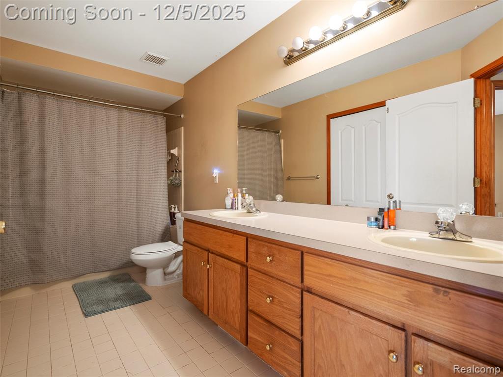 48233 Lamplighter Trail, Macomb, MI 48044 — Photo 17