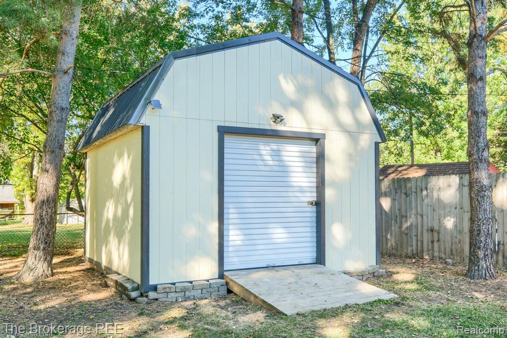 6230 Woodsdale Drive, Grand Blanc, MI 48439 — Photo 6