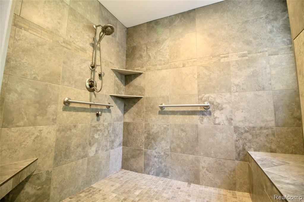 8372 Parshallville Road, Fenton, MI 48430 — Photo 13