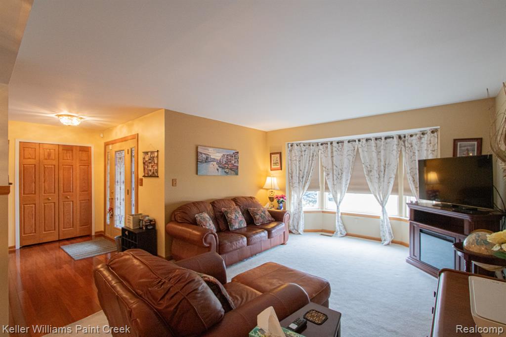19170 Dawnshire Drive, Brownstown, MI 48193 — Photo 5