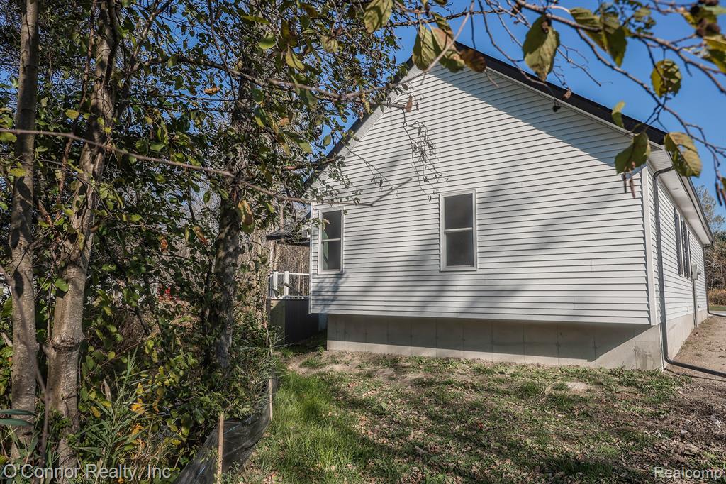 2047 Edward Lane East, MI — Photo 34