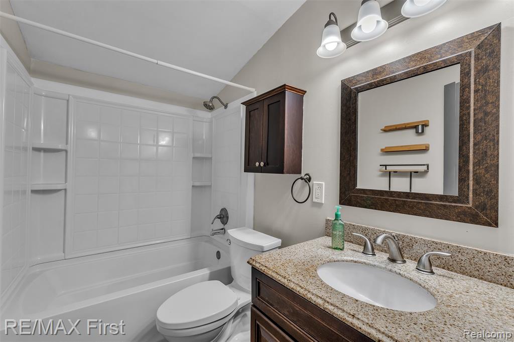 5052 Mary Sue Avenue, Clarkston, MI — Photo 20