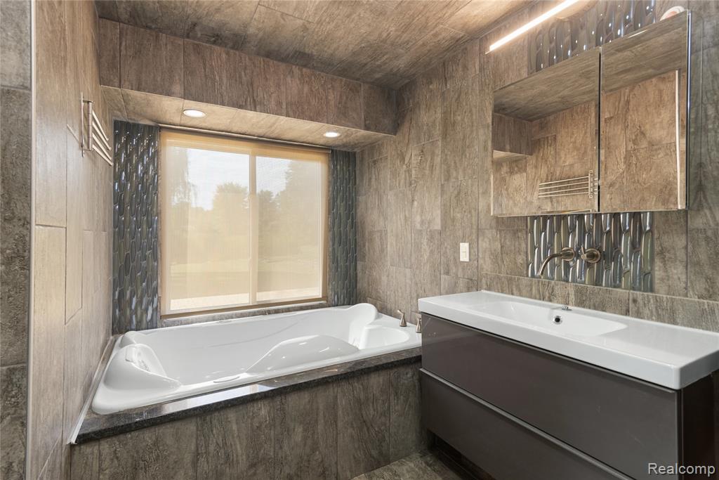 8145 Lindsey Road, Casco, MI 48064 — Photo 34