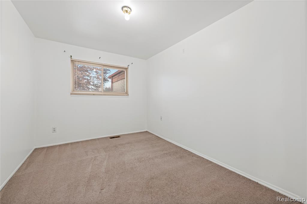 4681 Dickson Drive, Sterling Heights, MI 48310 — Photo 13